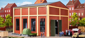 AUHAGEN kit à construire en plastique de batiment d'atelier (202x 205 x156mm) (avec intérieur)(poste convertisseur) Trains