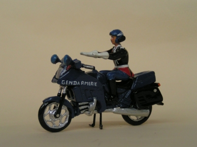CBG MIGNOT Figurines CBG Motard Gendarme en vareuse sur moto BMW 100RT Police et service d'urgences