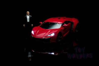 JADA 1/18 W MOTORS LYKAN HYPERSPORT W / DOM'S figure red 2012 (with lights) By Heroes / Collections