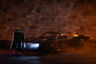 JADA 1/18 BATMOBILE THE BATMAN black 2022 (with figure and  lights) By Heroes / Collections
