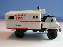 ROCO Mercedes Unimog S DLRG Ambulances and other emergency department
