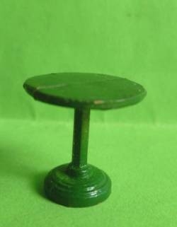 STARLUX small table green Kits and plastic figures