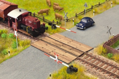 NOCH Wooden Plank Crossing HO scale