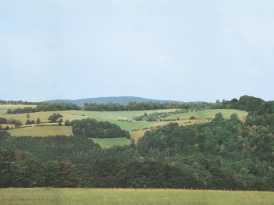 AUHAGEN fonds de décors prairies collines villages et ciel 