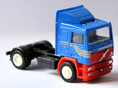 ALBEDO camion VOLVO F12 Intercooler bleu métallisé Diecast models