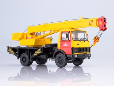 SSM camion grue MAZ KC3577 (5337) ( Bielorussie)( en métal très détaillé série limitée) Véhicules miniatures