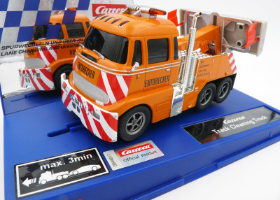 CARRERA EVOLUTION DIGITAL Camion de nettoyage de la piste (Track cleaning Truck) avec systéme de nettoyage efficace Slot racing