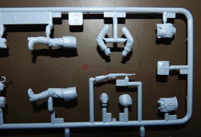 HELLER set of kit figures  